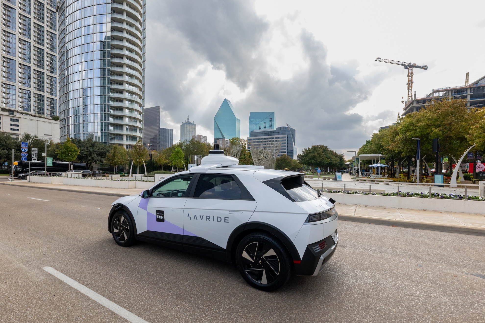 Autonomous Mobility Accelerates in Dallas as Uber Integrates Avride Robotaxi Fleet