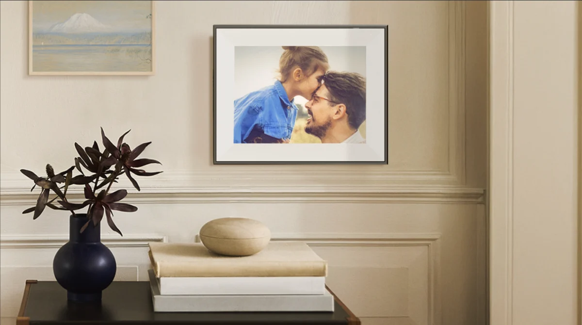 Aura Redefines Home Displays with E-Ink Innovation, Blurring Lines Between Digital and Traditional Art