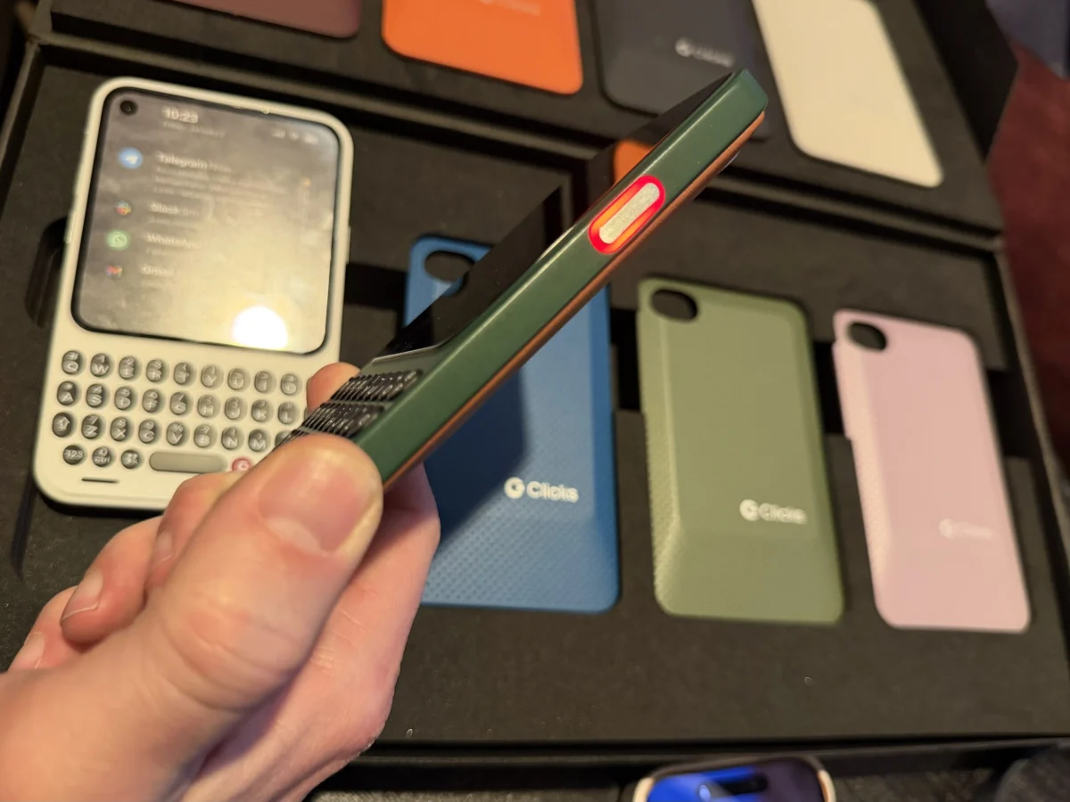 The Tactile Revolution: Clicks Technology Unveils a Modern Smartphone with a Classic Keyboard Twist