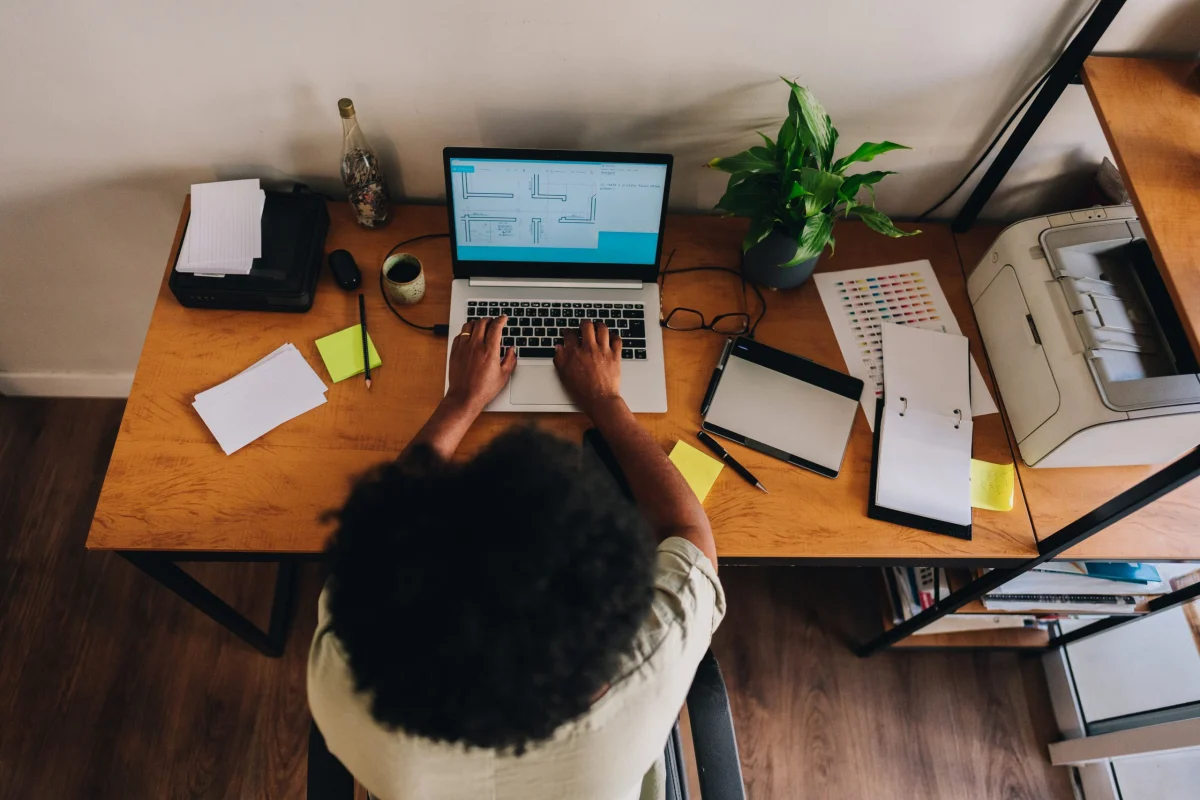 The Evolving Desk: Smart Tools to Elevate Your Daily Professional Environment